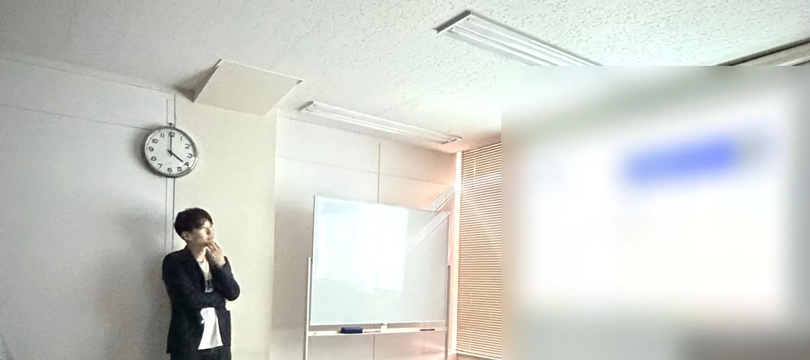 発表中の会場。プロジェクターに映った参加者の成果物はぼかしています